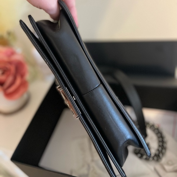 Calfskin Chevron Quilted Medium Chain Boy Flap Black - Picture 11 of 15